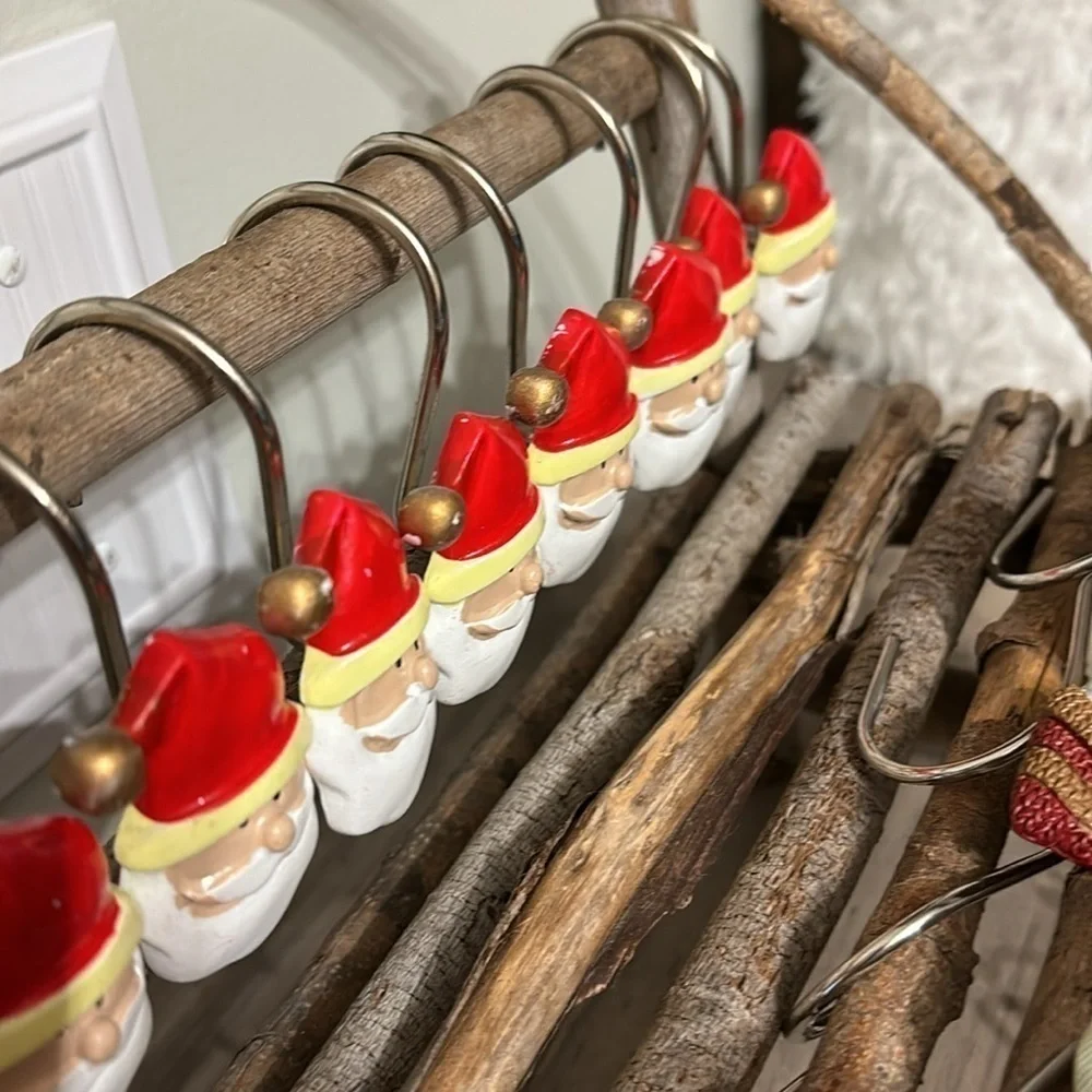 EUC! TWO SETS OF SHOWER CURTAIN HOOKS 12 SANTA HOOKS AND 12 GNOME W/SN…